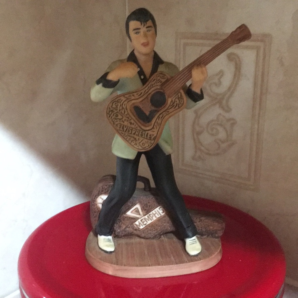 🎸🎸🎸Elvis Presley Porcelain Figurine🎶